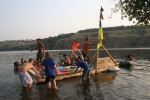 Плот из пластиковых бутылок доплывет до Черного моря Плот из пластиковых бутылок доплывет до Черного моря
